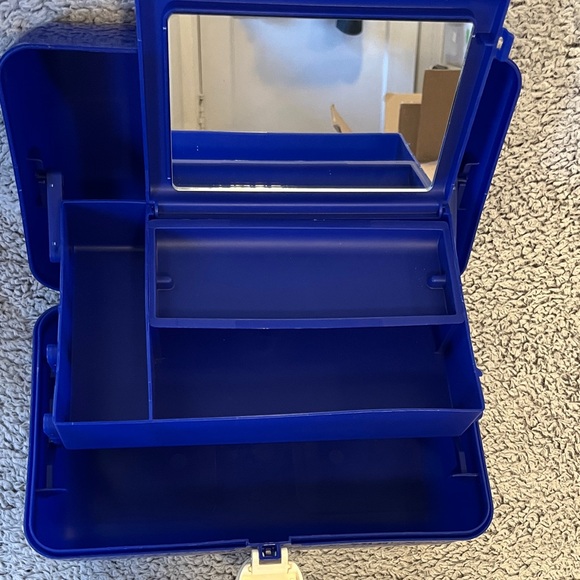 Authentic Caboodles Makeup Box - Picture 3 of 4